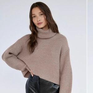 Aritzia Babaton guell sweater size XS